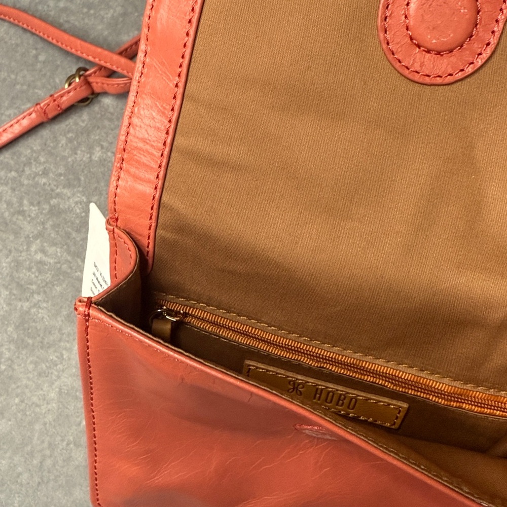 NWT HOBO Jill Leather Wallet Crossbody in Cherry Blossom - Picture 4 of 7